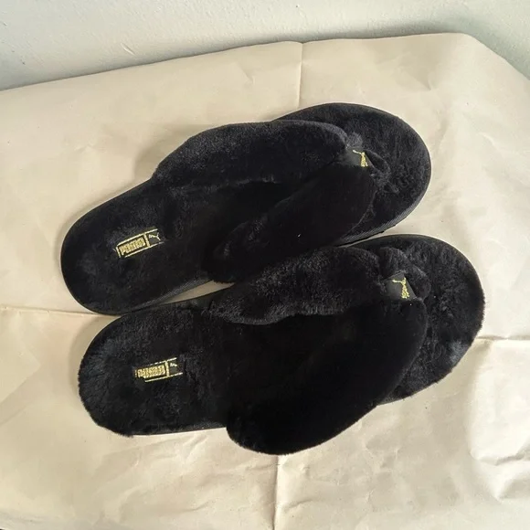 🖤 PUMA Plush Fuzzy Slippers – Women’s Size 9 (Never Worn!) - Picture 4 of 4